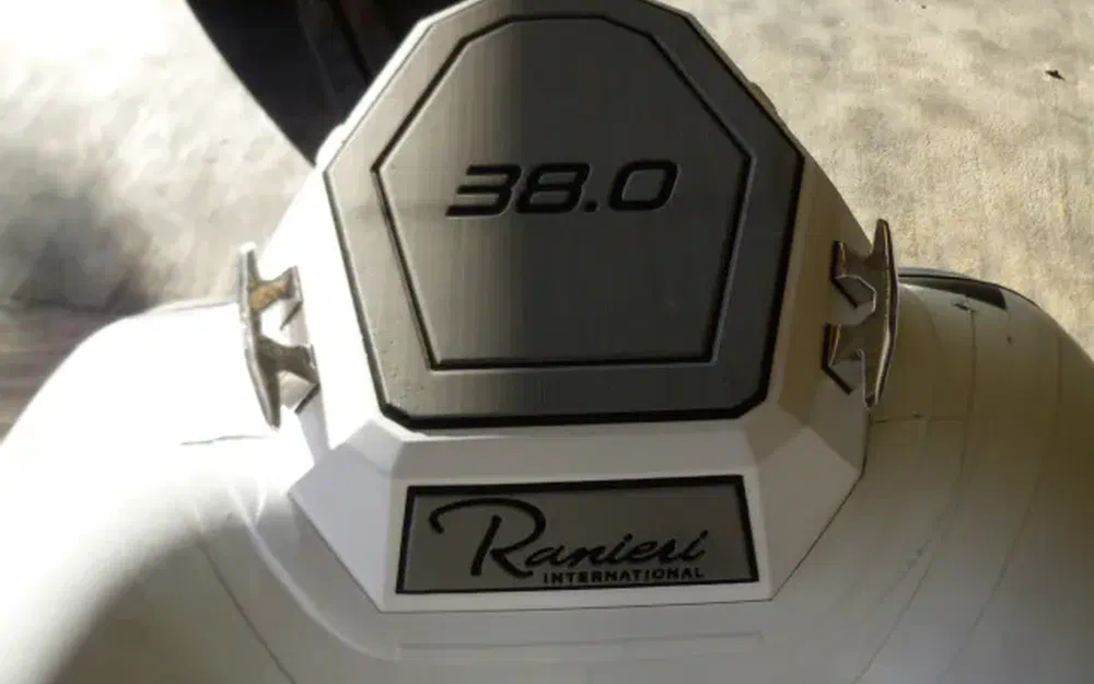 slider 13 Ranieri Cayman 38 Executive