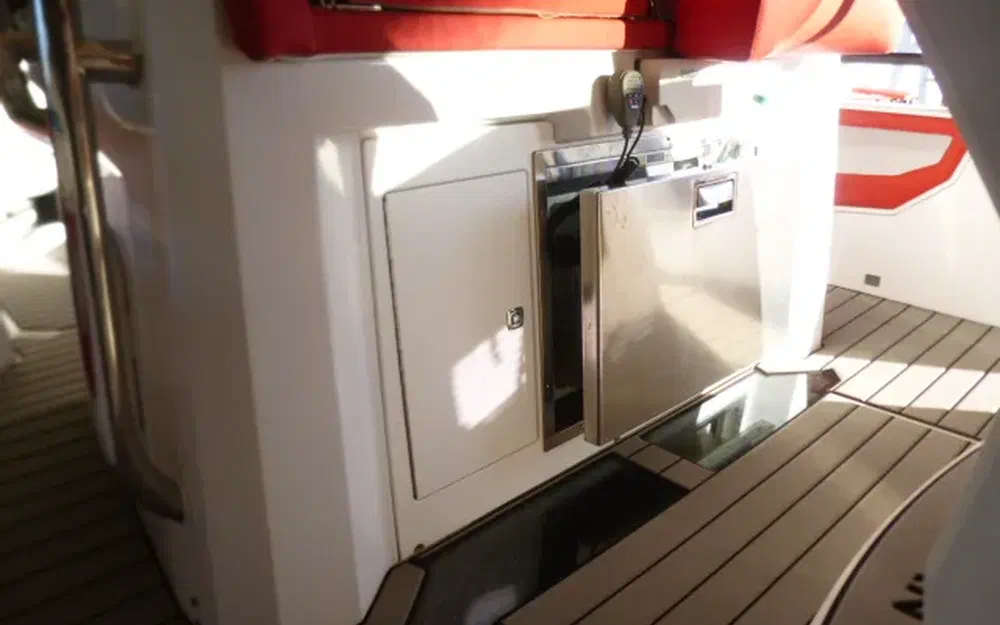 slider 15 Ranieri Cayman 38 Executive