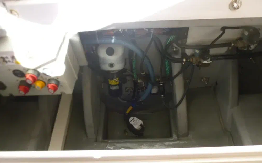 slider 23 Ranieri Cayman 38 Executive