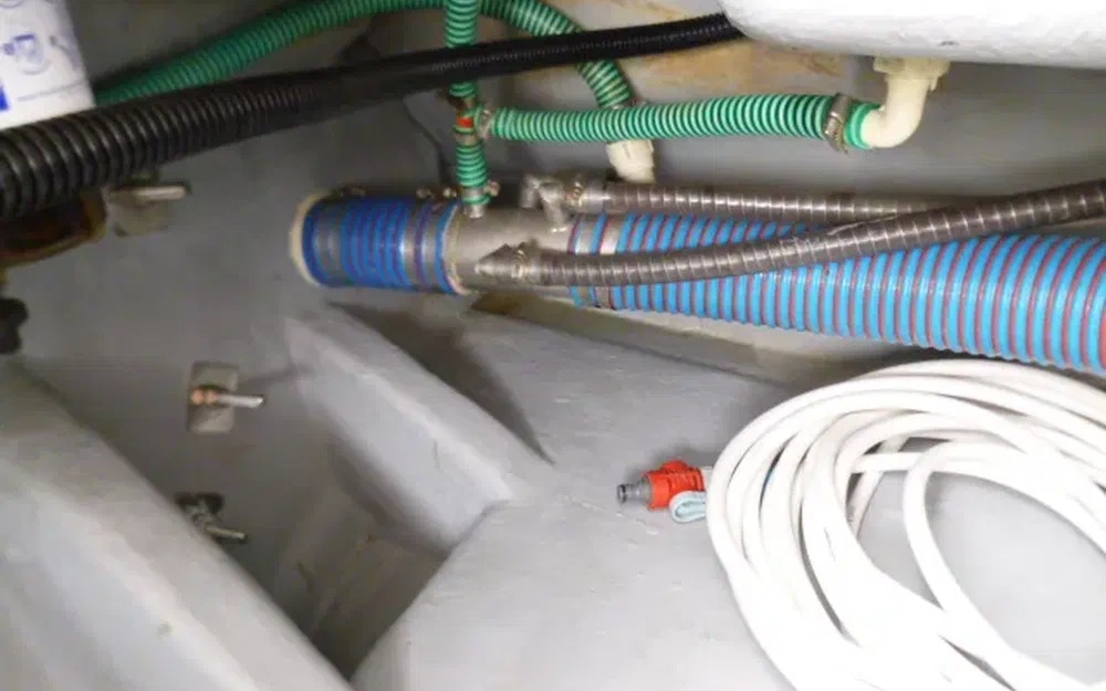 slider 25 Ranieri Cayman 38 Executive