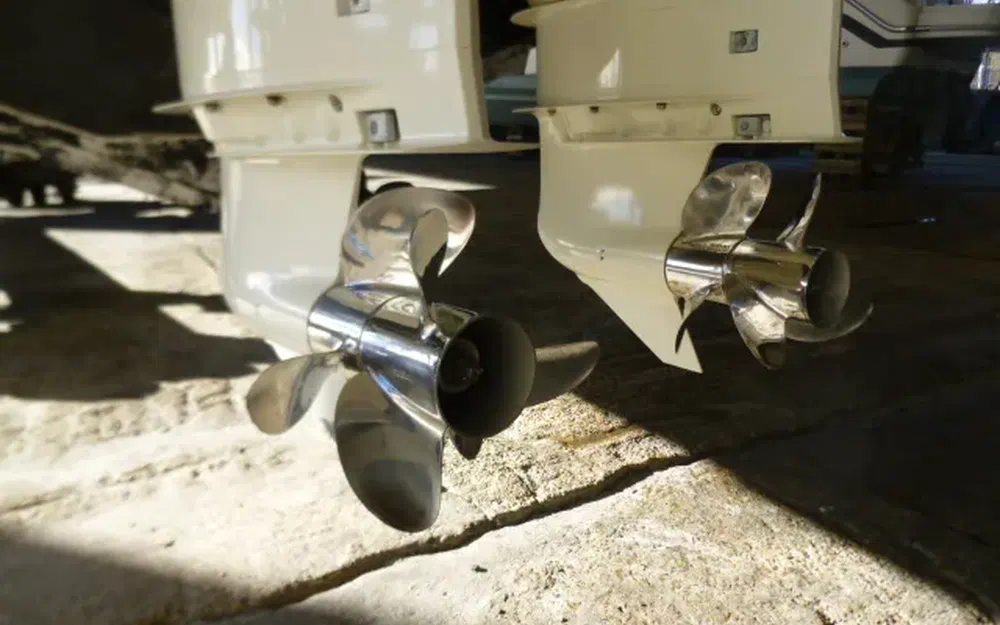 slider 29 Ranieri Cayman 38 Executive