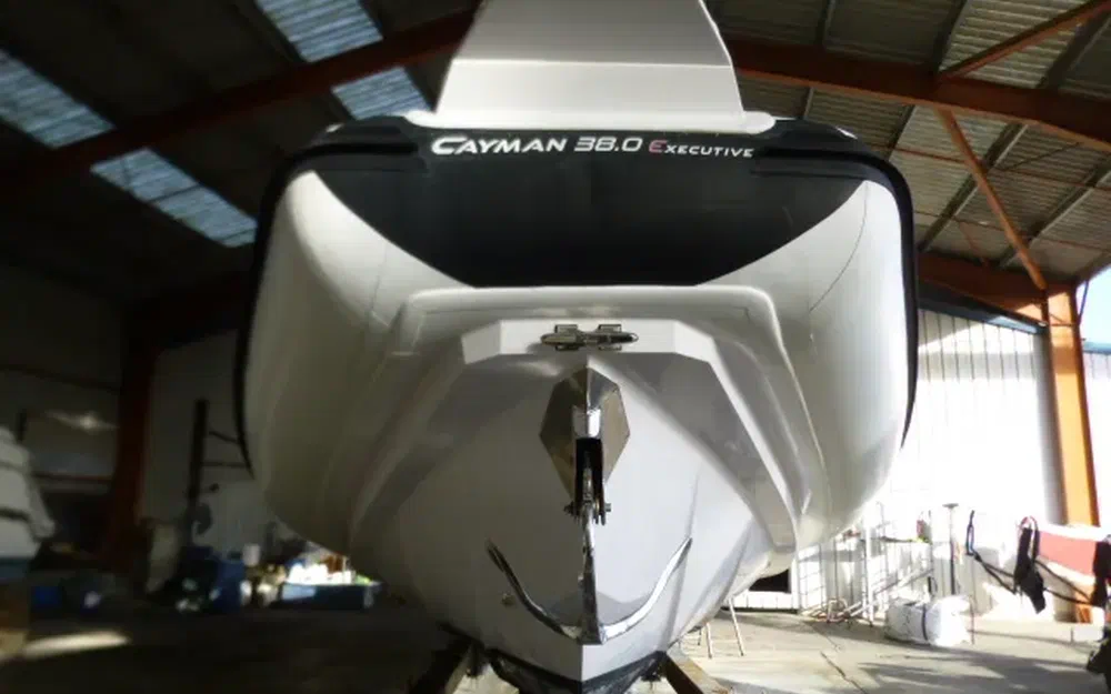 slider 2 Ranieri Cayman 38 Executive