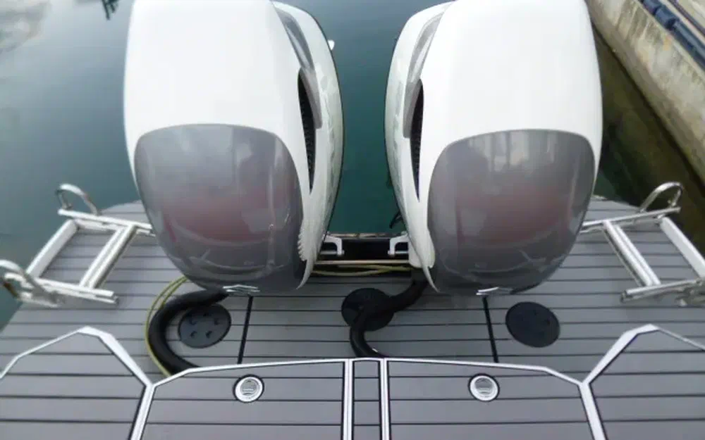 slider 4 Ranieri Cayman 38 Executive