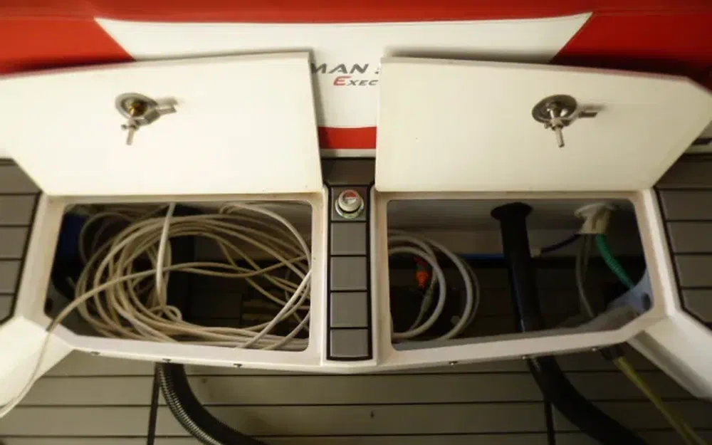 slider 8 Ranieri Cayman 38 Executive