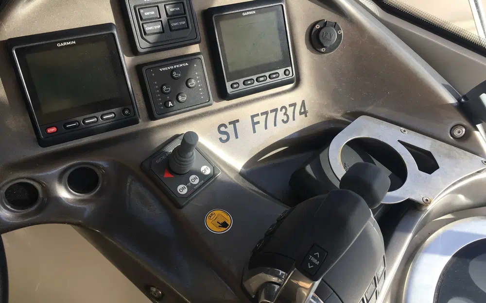 slider 17 Cranchi M 38 Hard Top