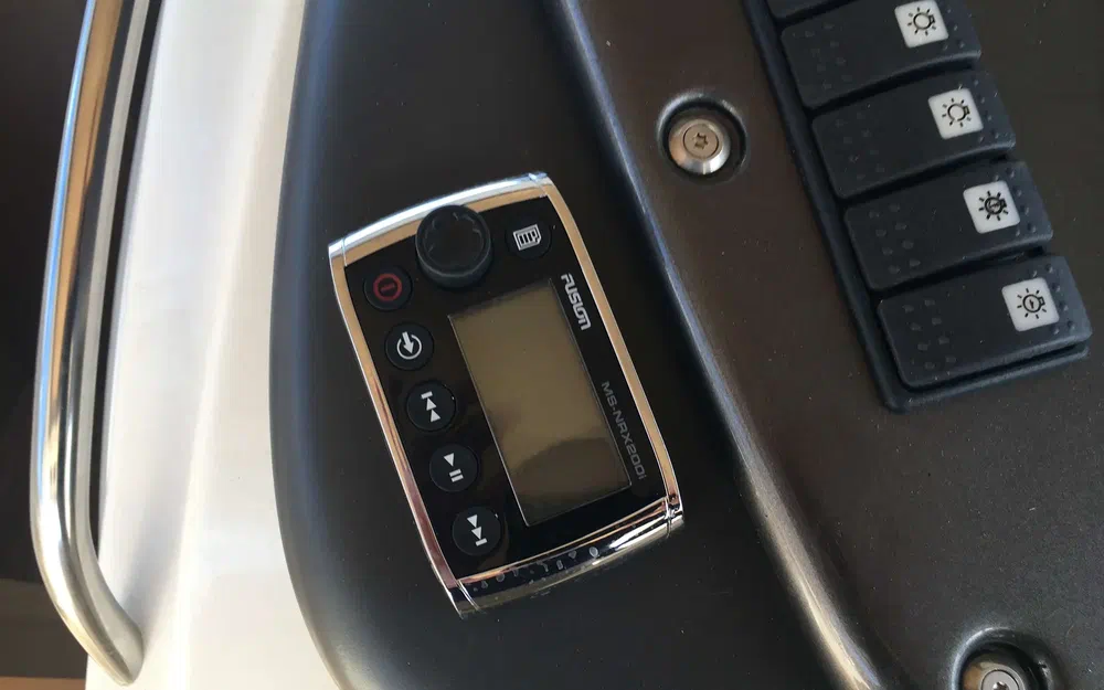 slider 19 Cranchi M 38 Hard Top