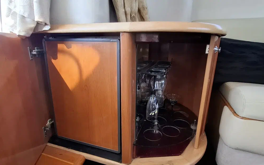 slider 31 Sealine 360