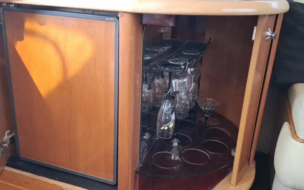 slider 32 Sealine 360