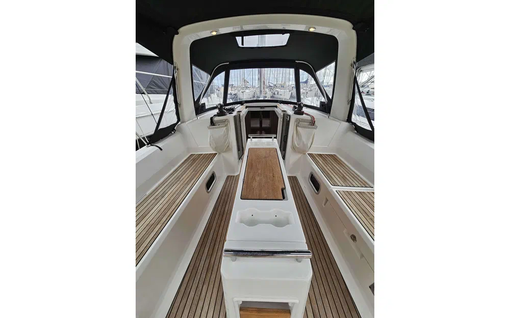 slider 1 Beneteau Oceanis 38.1