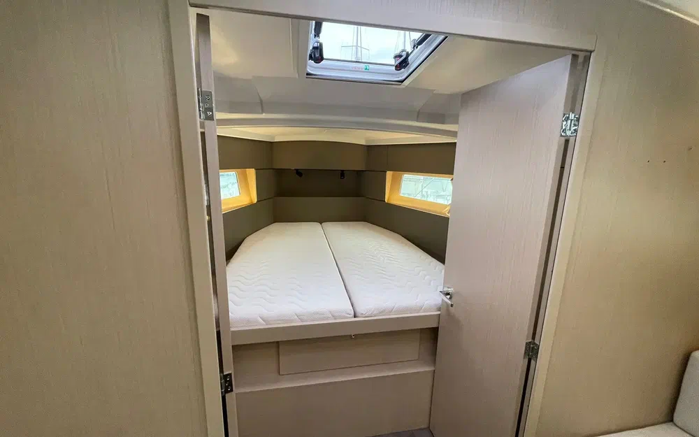 slider 7 Beneteau Oceanis 38.1