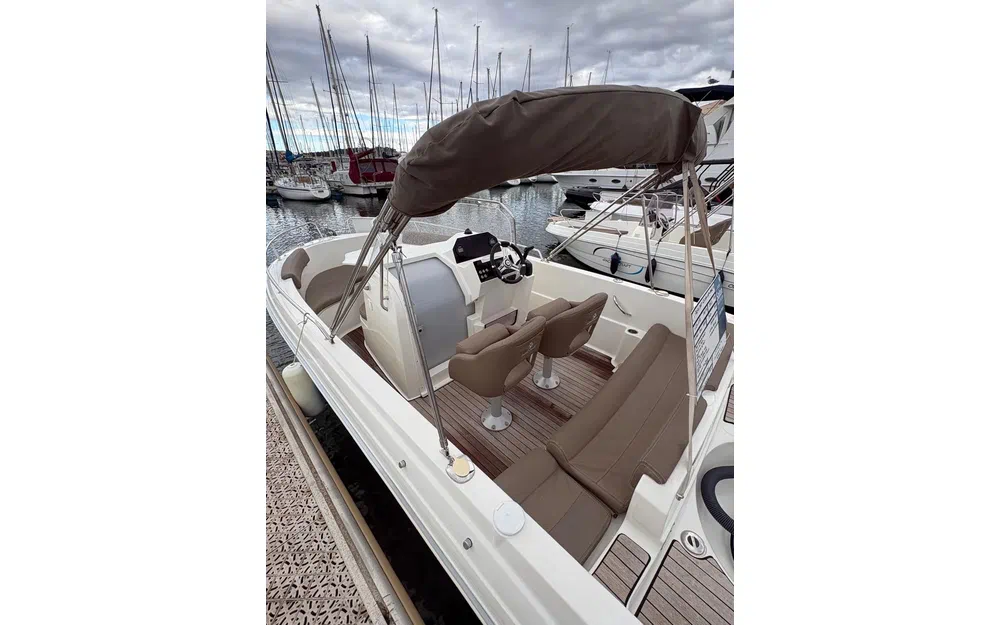 slider 11 Pacific Craft 625 Open