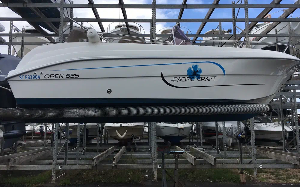 slider 16 Pacific Craft 625 Open