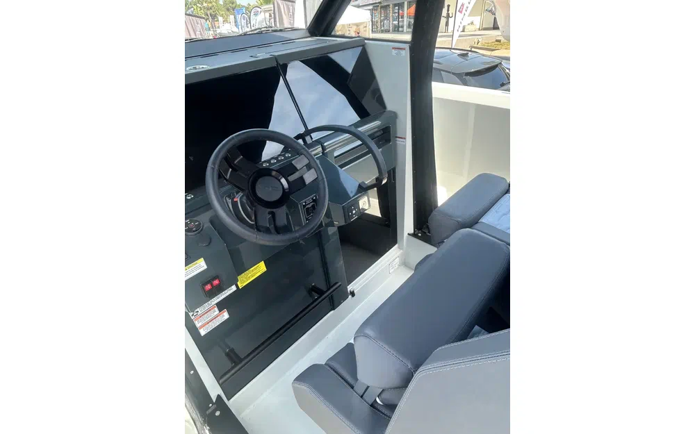 slider 7 XO Boats DFNDR 9