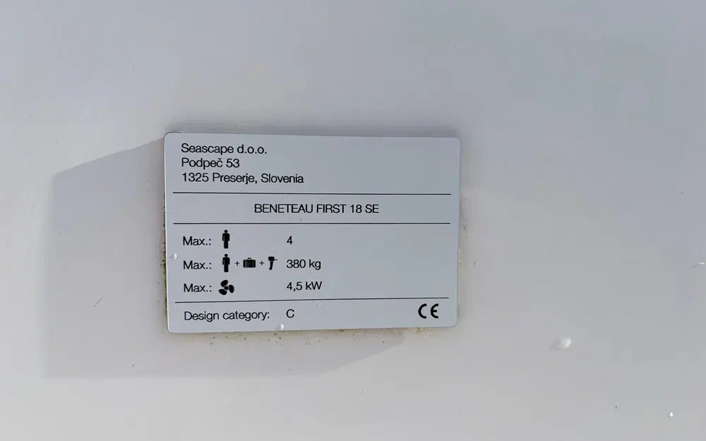 slider 5 Beneteau First 18 SE