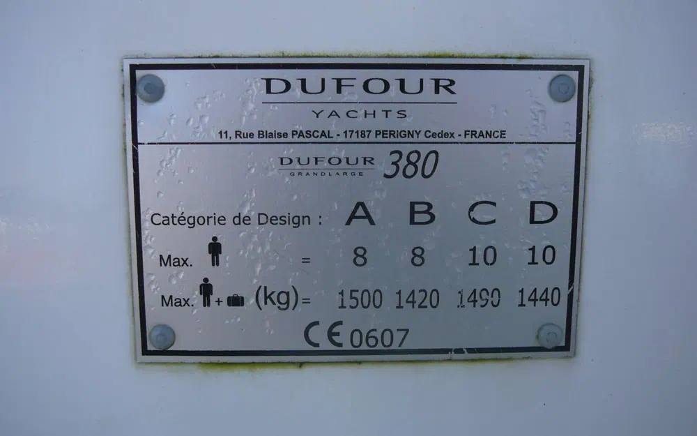slider 8 Dufour 380