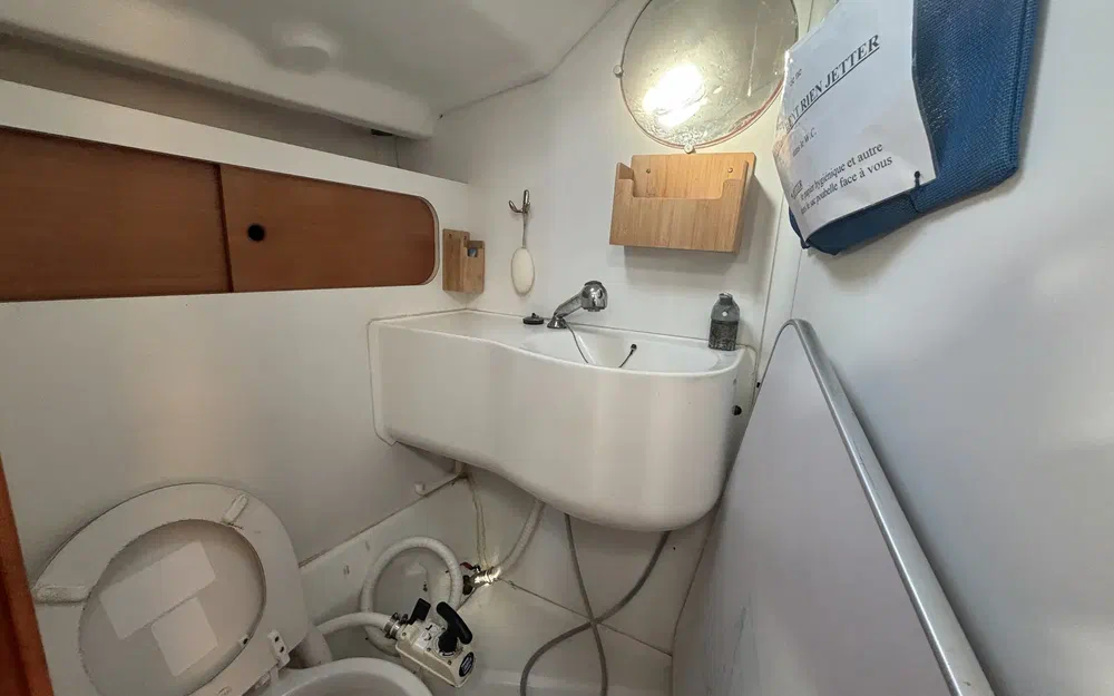 slider 12 Beneteau First 33.7