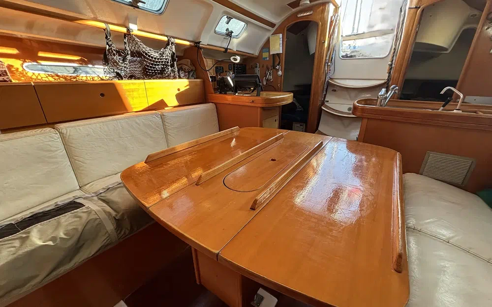 slider 13 Beneteau First 33.7