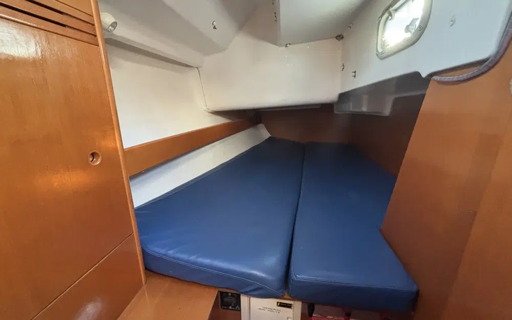 slider 14 Beneteau First 33.7