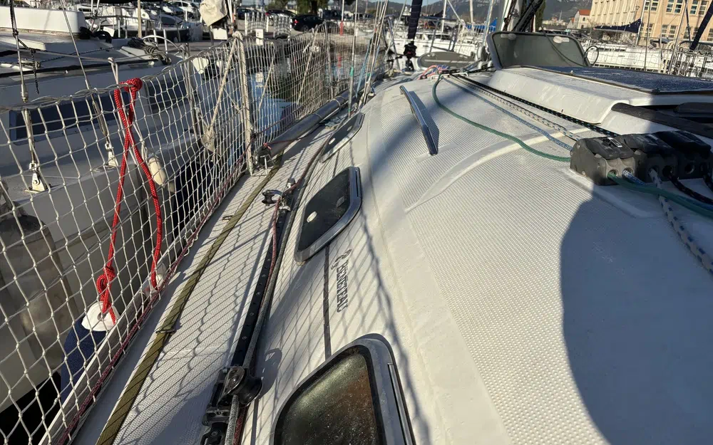 slider 4 Beneteau First 33.7