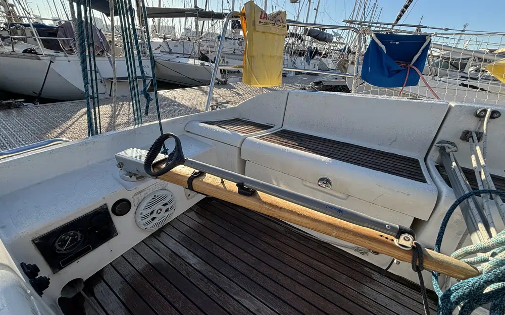 slider 7 Beneteau First 33.7