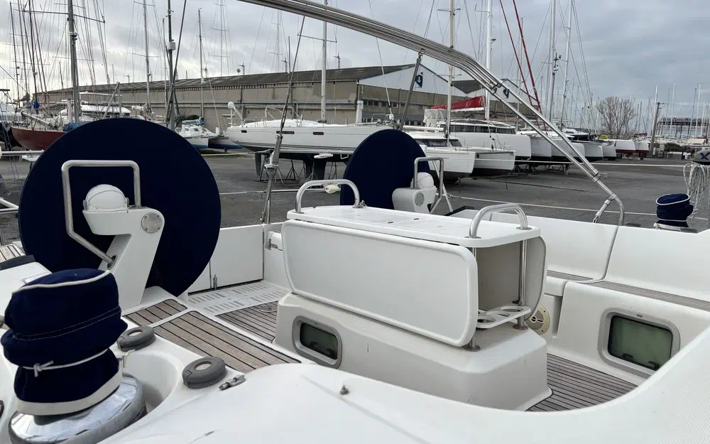 slider 10 Jeanneau Sun Odyssey 49