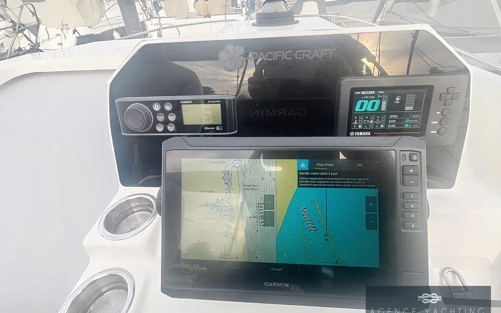 slider 9 Pacific Craft 750 Open