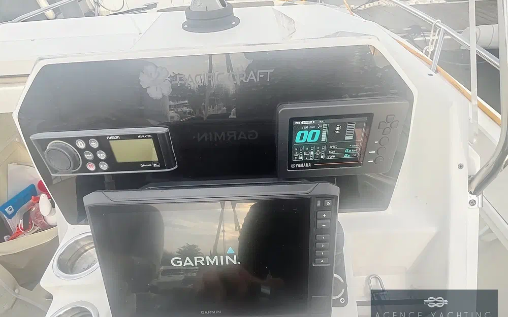 slider 10 Pacific Craft 750 Open