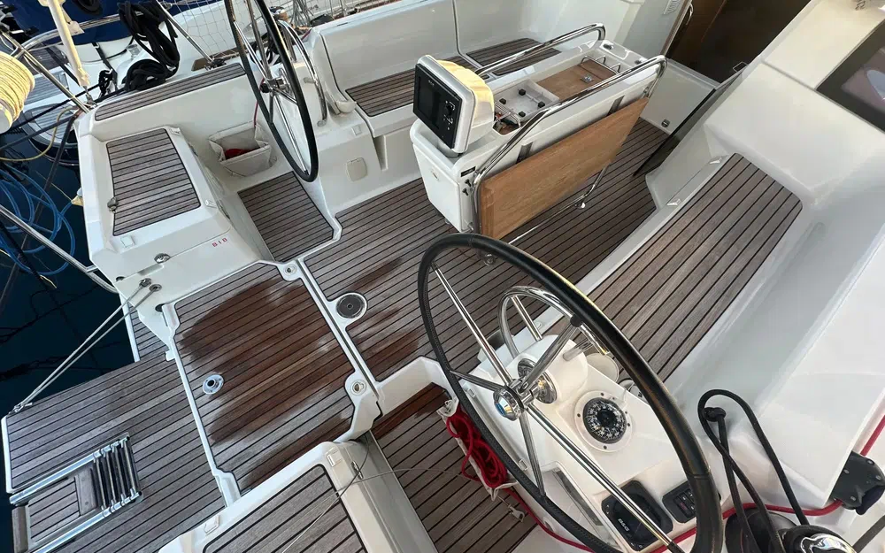 slider 9 Jeanneau Sun Odyssey 379