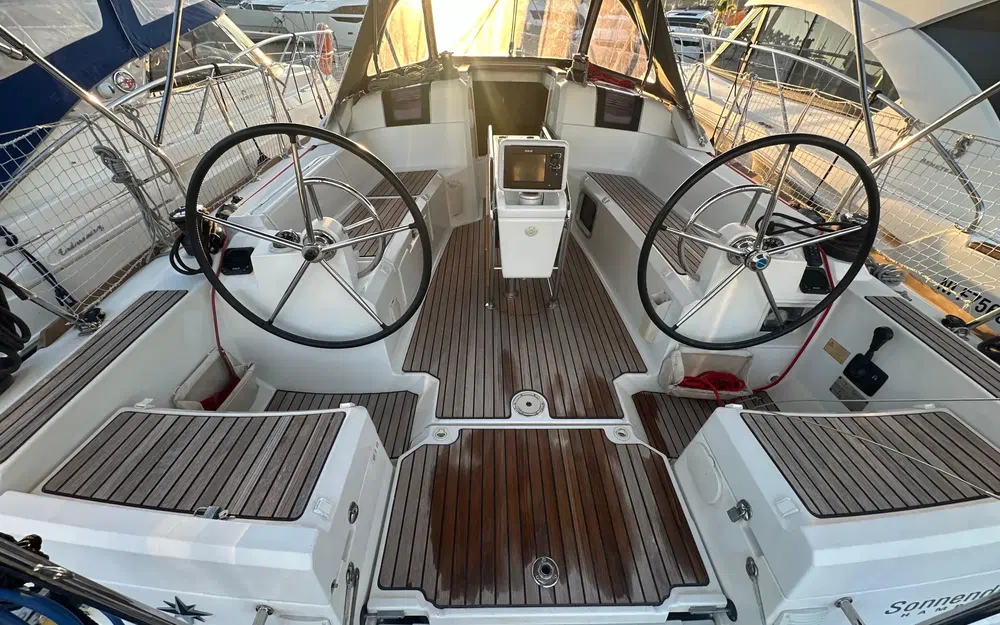 slider 10 Jeanneau Sun Odyssey 379