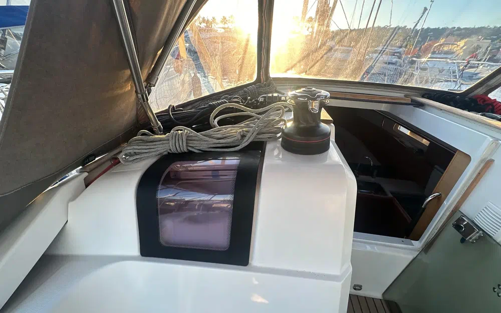 slider 11 Jeanneau Sun Odyssey 379