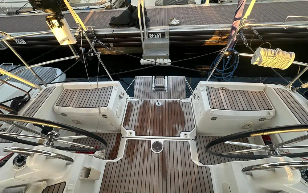 slider 12 Jeanneau Sun Odyssey 379