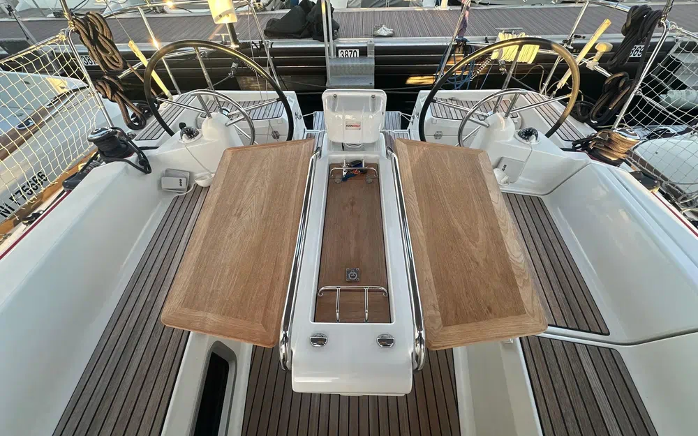 slider 13 Jeanneau Sun Odyssey 379