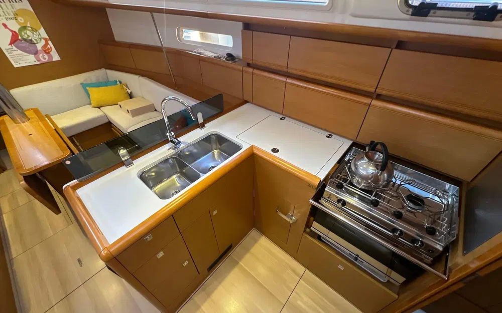 slider 15 Jeanneau Sun Odyssey 379