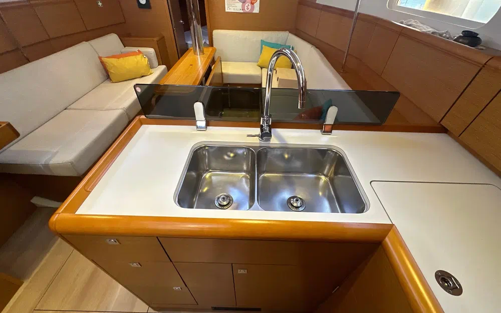 slider 16 Jeanneau Sun Odyssey 379