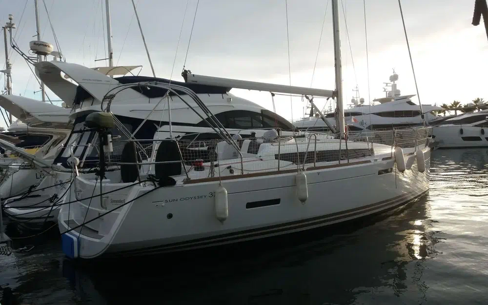 slider 1 Jeanneau Sun Odyssey 379