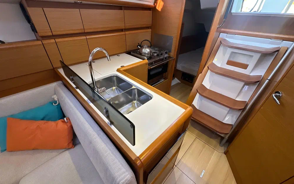 slider 23 Jeanneau Sun Odyssey 379