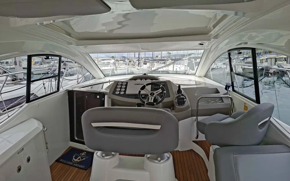 slider 10 Beneteau Gran Turismo 38