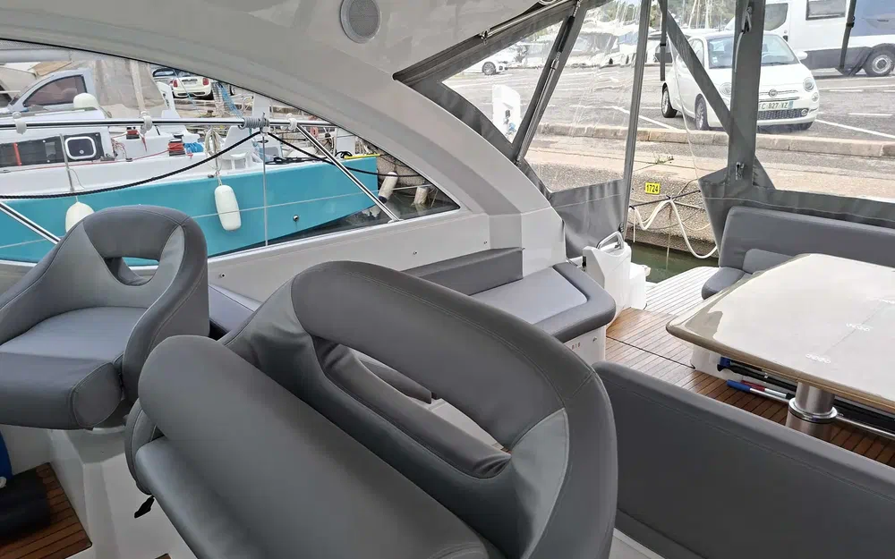 slider 12 Beneteau Gran Turismo 38