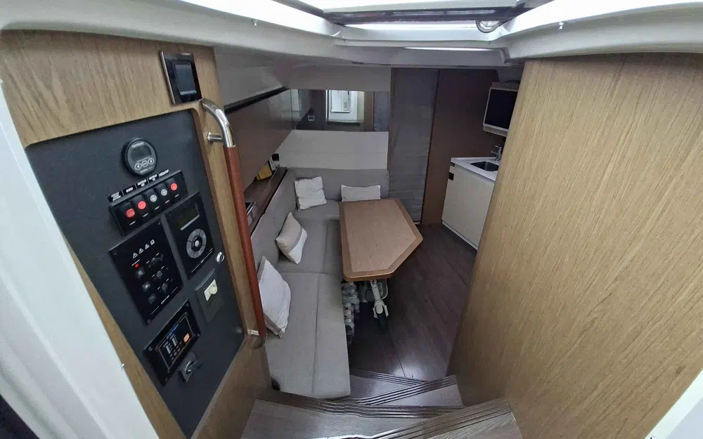 slider 16 Beneteau Gran Turismo 38