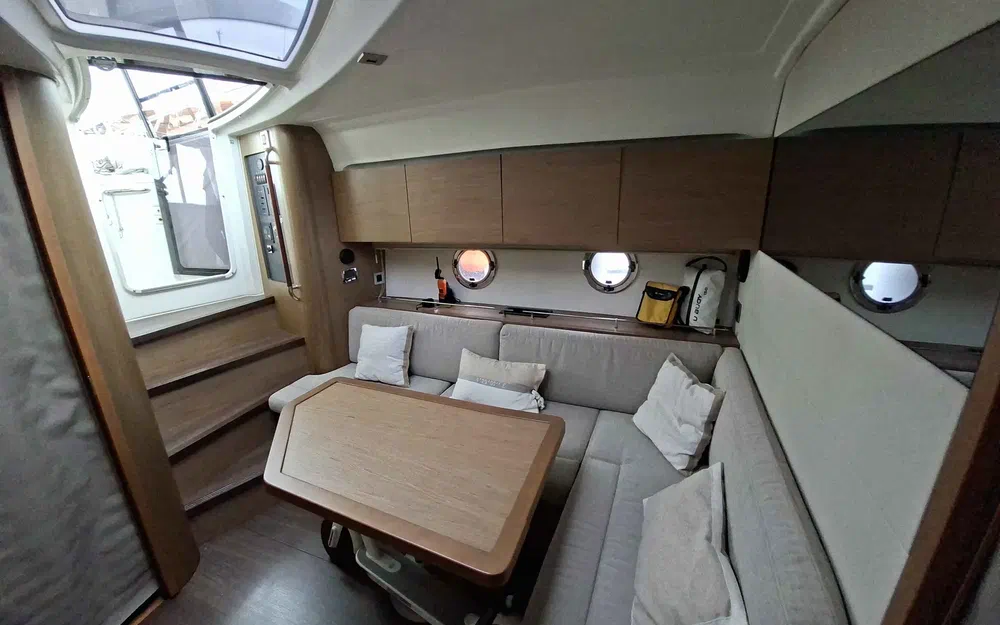 slider 17 Beneteau Gran Turismo 38