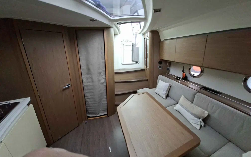 slider 18 Beneteau Gran Turismo 38