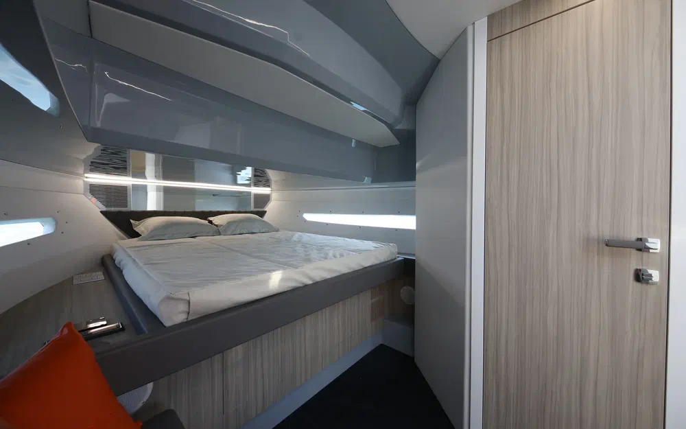 slider 10 Rio Yachts Daytona 35 Bow rider