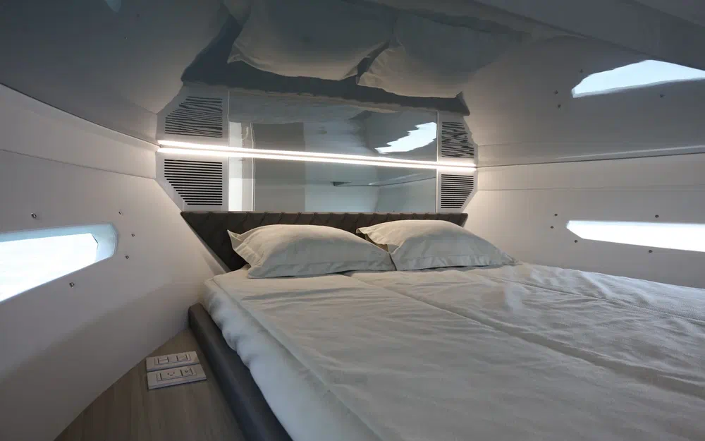 slider 7 Rio Yachts Daytona 35 Bow rider