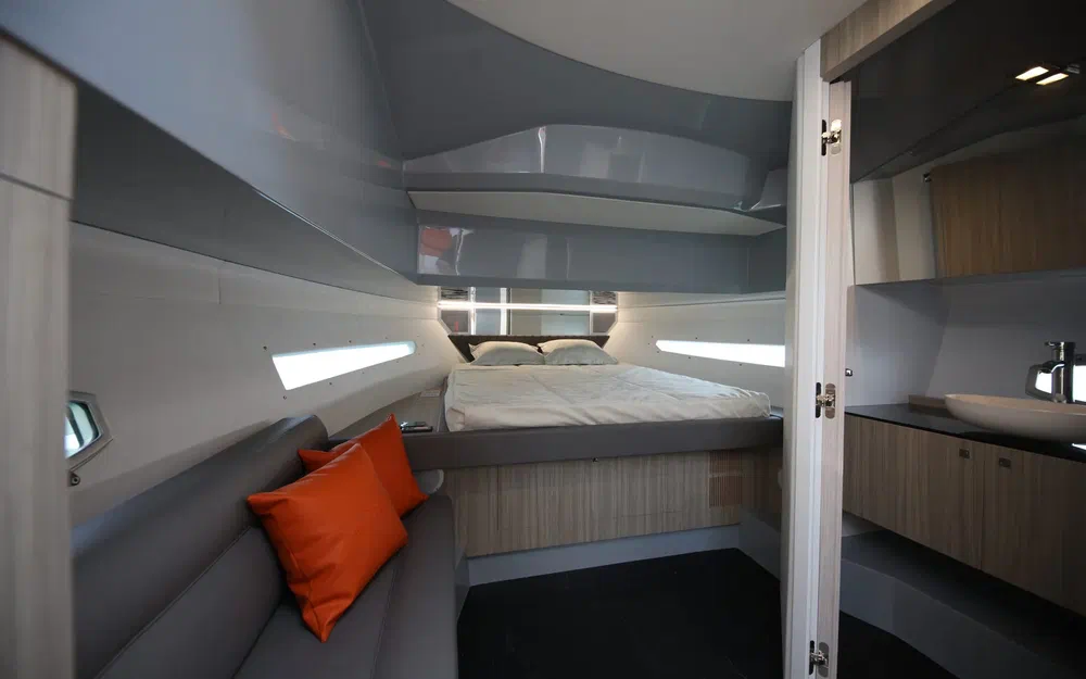 slider 8 Rio Yachts Daytona 35 Bow rider