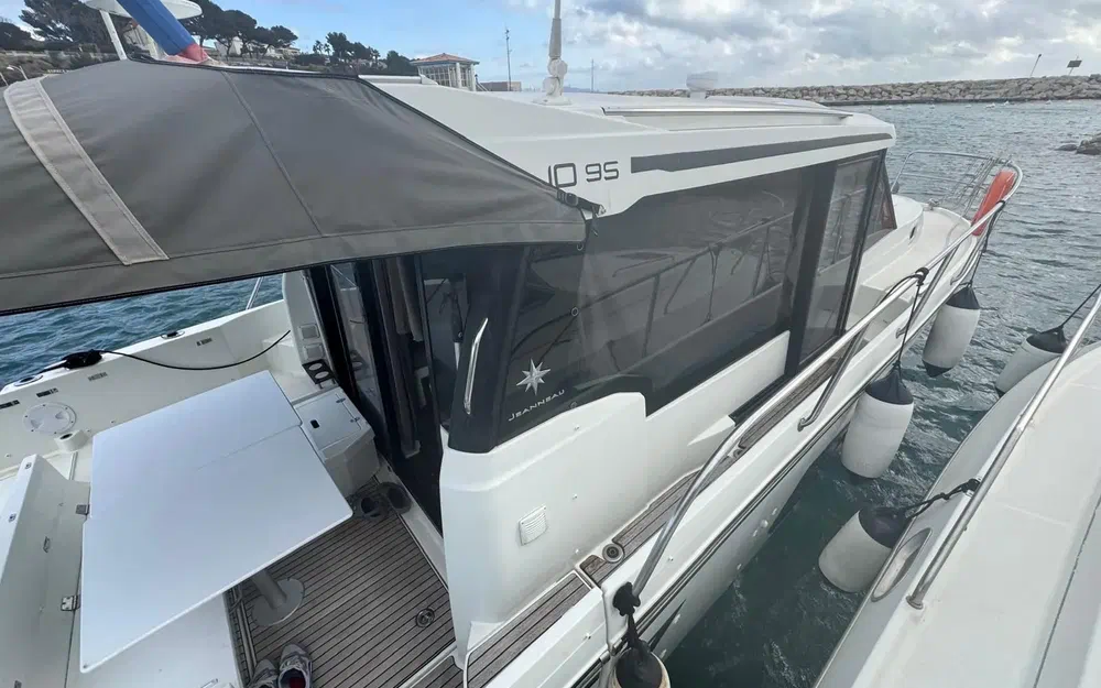 slider 4 Jeanneau Merry Fisher 1095