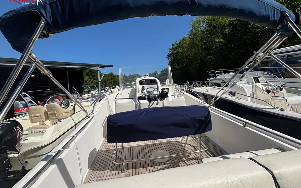 slider 2 White Shark 265