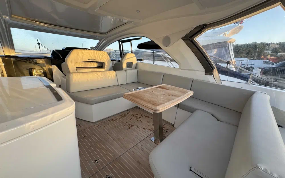 slider 3 Beneteau Gran Turismo 41