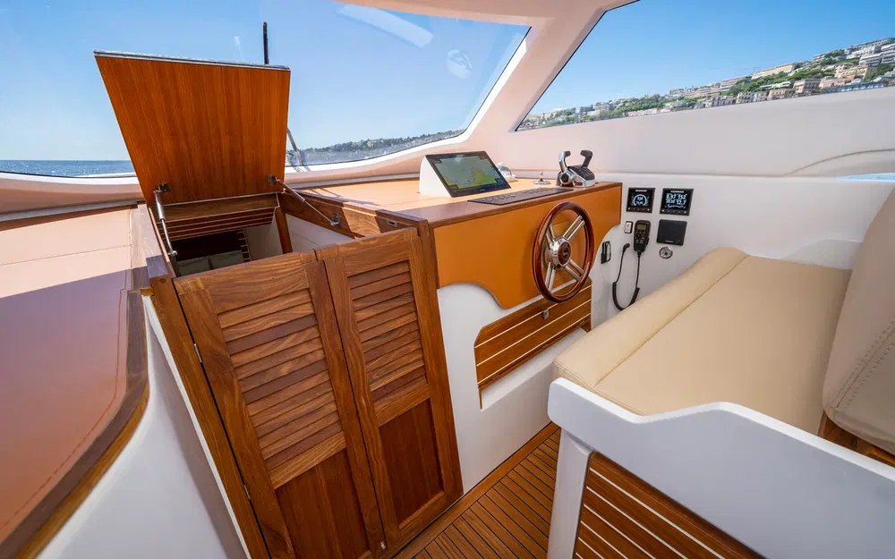 slider 10 Cantieri Mimi Libeccio 13.5 Cabin