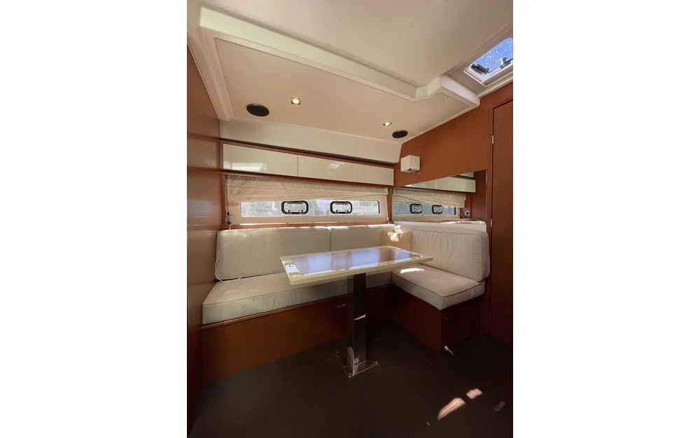 slider 4 Jeanneau Leader 40