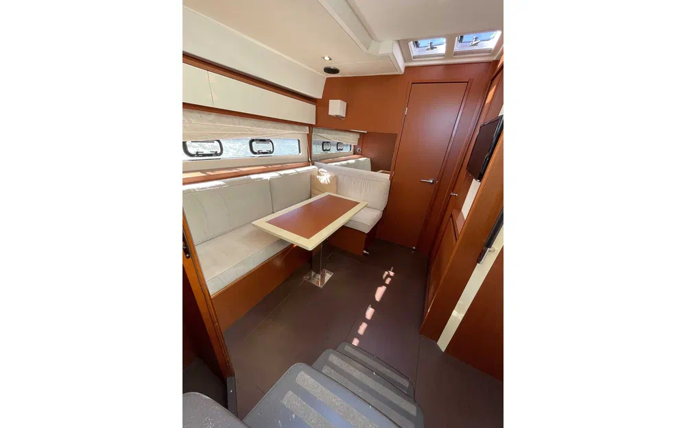 slider 5 Jeanneau Leader 40